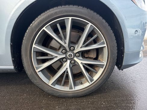 Used 2017 Volvo S90 T6 Momentum w/ Vision Package image 10