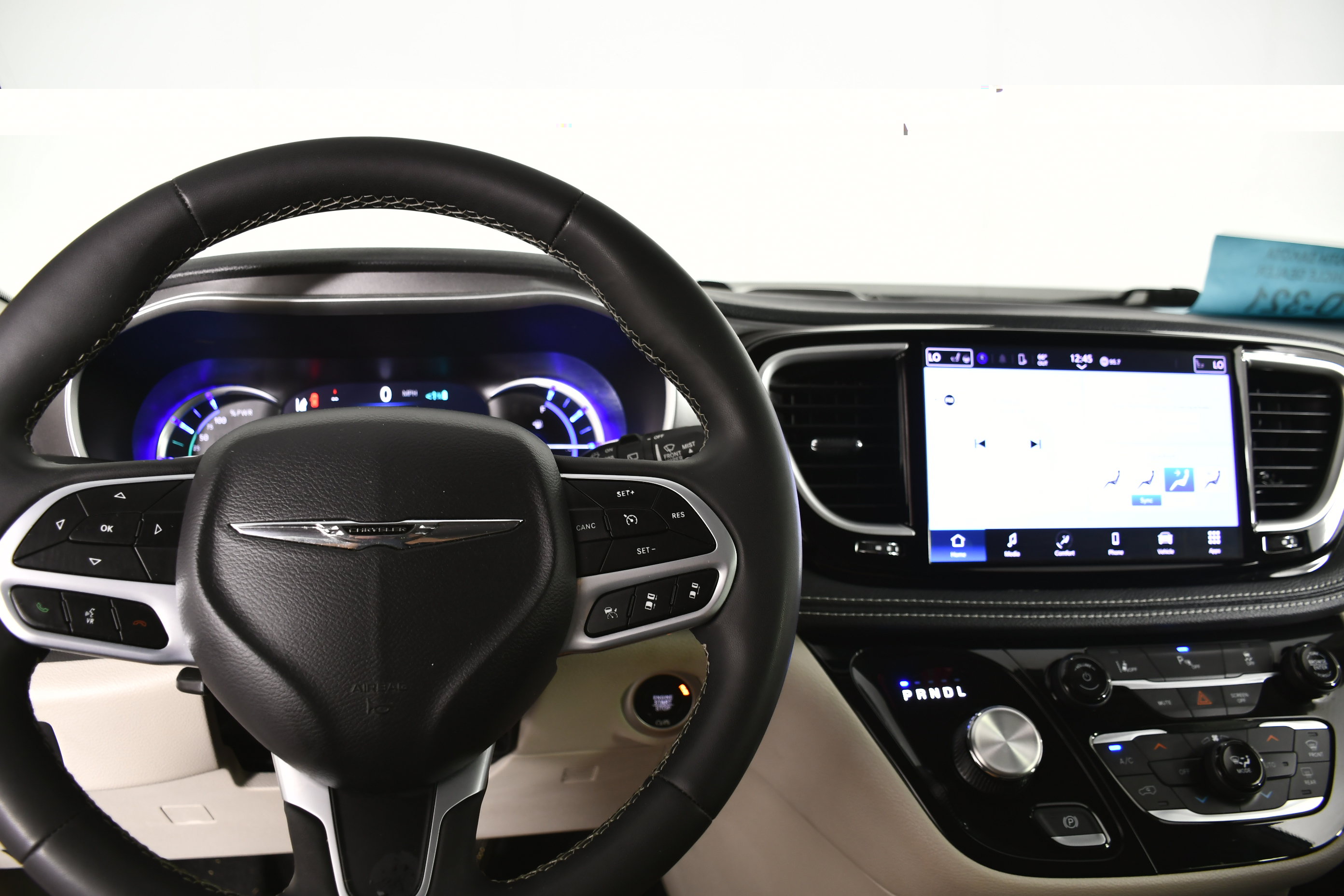 Used 2023 Chrysler Pacifica Touring-L FWD image 16