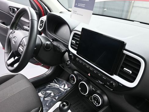 Used 2024 Hyundai Venue Limited image 21