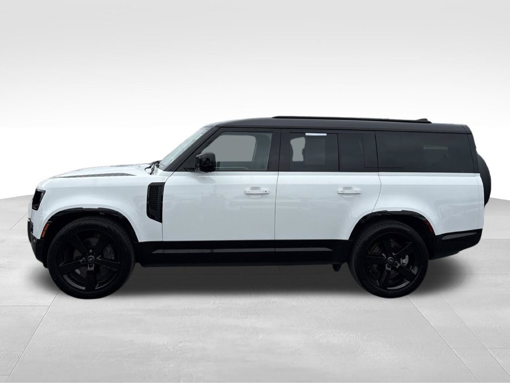 Used 2025 Land Rover Defender 130 X-Dynamic SE AWD/4WD image 9