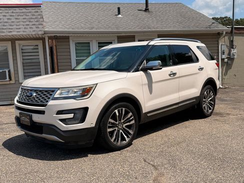 Used 2016 Ford Explorer Platinum AWD/4WD image 2