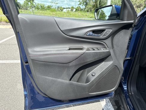 Used 2022 Chevrolet Equinox RS w/ Infotainment Package FWD image 17