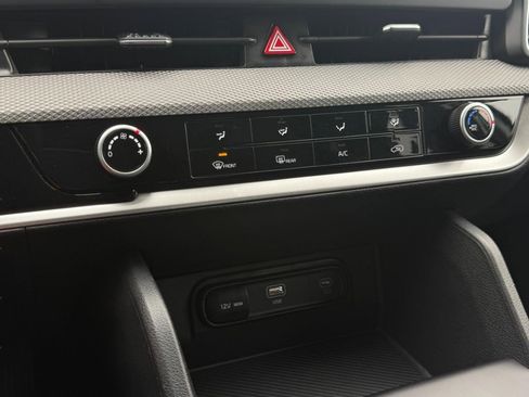 Used 2025 Kia Sportage LX image 36