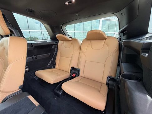 Used 2017 Volvo XC90 T6 Momentum w/ Vision Package AWD/4WD image 9