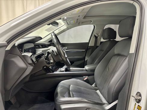 Used 2024 Audi Q8 e-tron Premium Plus w/ Premium Plus Package AWD/4WD image 18