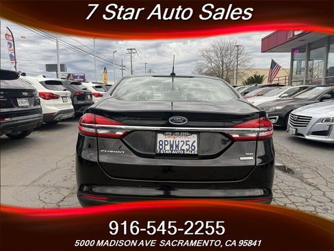 Used 2017 Ford Fusion SE w/ Fusion SE Technology Package image 5