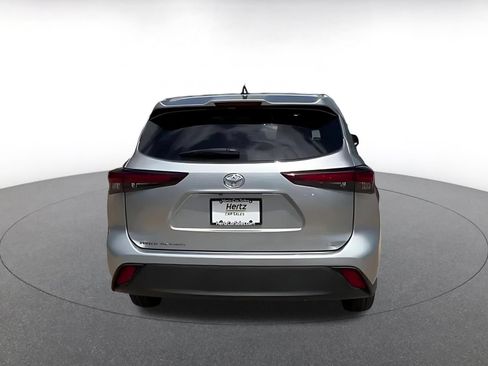 Used 2025 Toyota Highlander LE FWD image 15