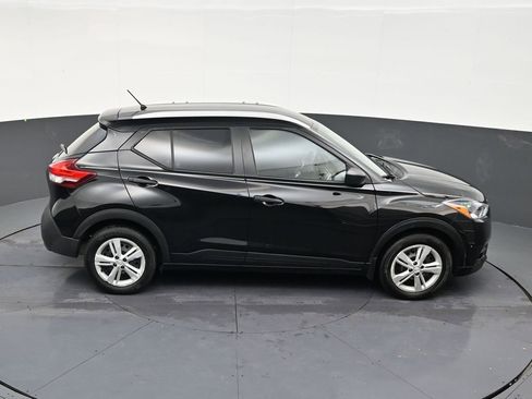 Used 2018 Nissan Kicks S FWD image 17
