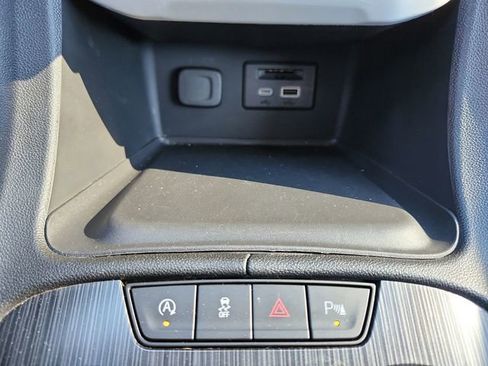 Used 2023 GMC Acadia SLT image 32