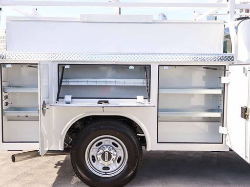 New 2026 Ford F250 XL w/ XL Chrome Package RWD image 34