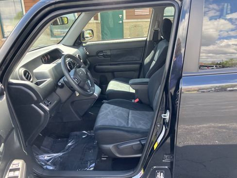 Used 2012 Scion xB FWD image 10