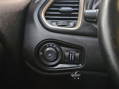 Used 2016 Jeep Renegade Latitude image 31