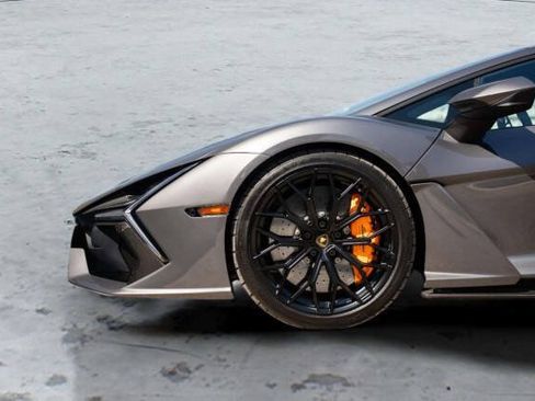 Used 2025 Lamborghini Revuelto AWD/4WD image 14