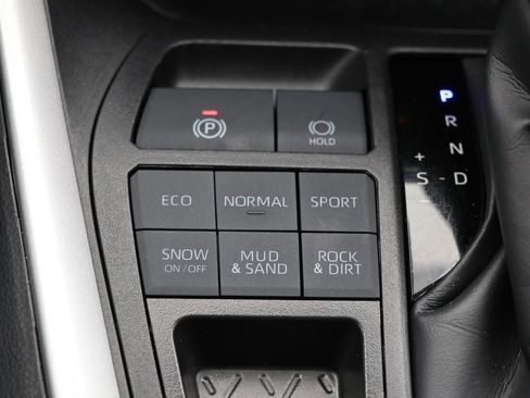 Used 2025 Toyota RAV4 XLE image 26