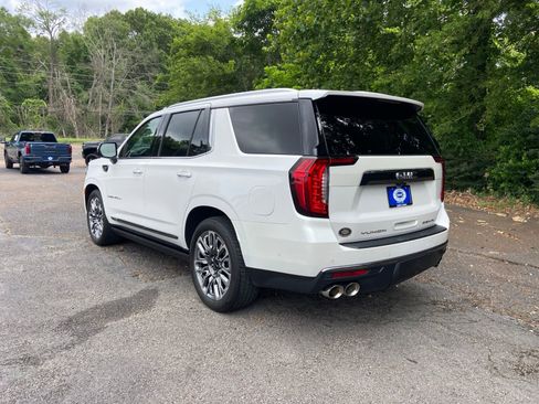 Used 2023 GMC Yukon Denali Ultimate AWD/4WD image 3