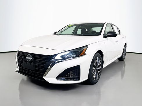 Used 2024 Nissan Altima 2.5 SV image 10