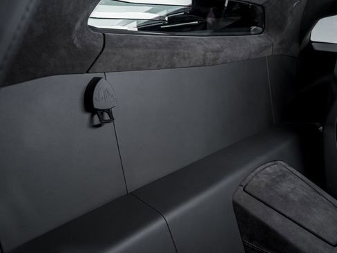 Used 2018 Lamborghini Aventador S image 30