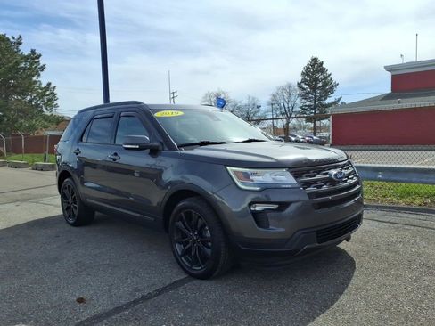 Certified 2019 Ford Explorer XLT w/ Equipment Group 202A image 3
