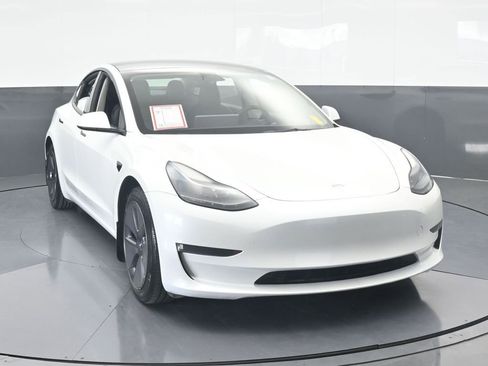 Used 2023 Tesla Model 3 Standard Range image 9