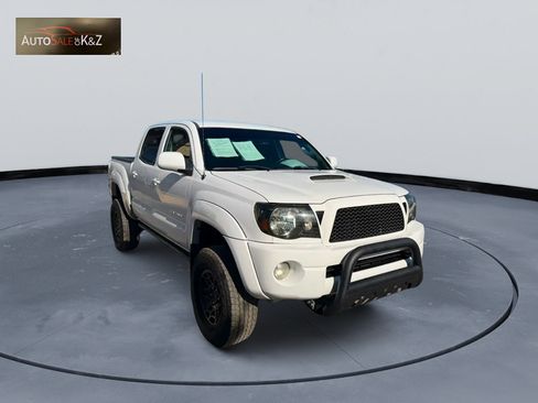 Used 2011 Toyota Tacoma PreRunner RWD image 2