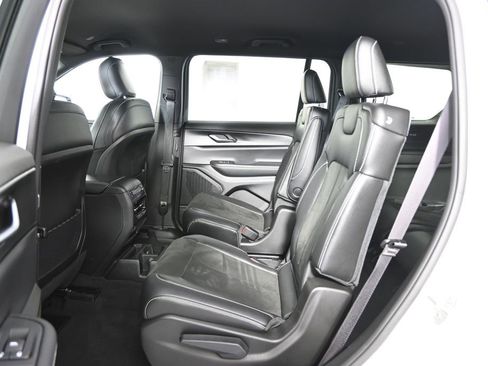 Used 2023 Jeep Grand Cherokee L Laredo AWD/4WD image 18