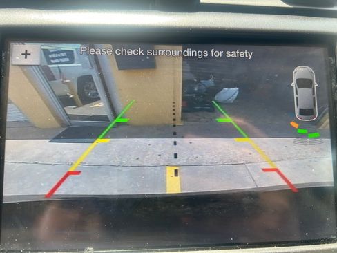 Used 2018 Ford Fusion SE w/ Fusion SE Technology Package FWD image 19
