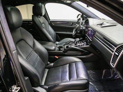 Certified 2023 Porsche Cayenne GTS AWD/4WD image 20