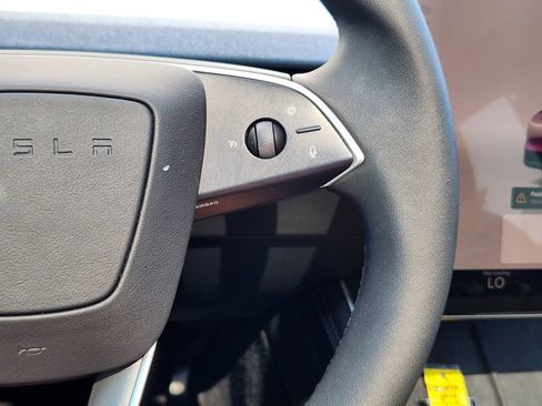 Used 2026 Tesla Model Y Long Range AWD/4WD image 18