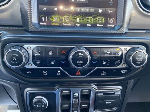 Used 2021 Jeep Gladiator Willys image 32