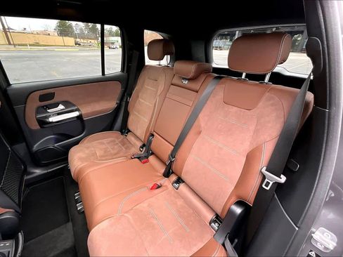 Used 2025 Mercedes-Benz GLB 250 4MATIC image 21