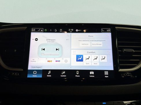 Used 2024 Chrysler Pacifica Touring-L FWD image 25