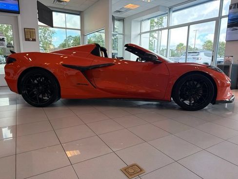 Used 2025 Chevrolet Corvette Z06 RWD image 7