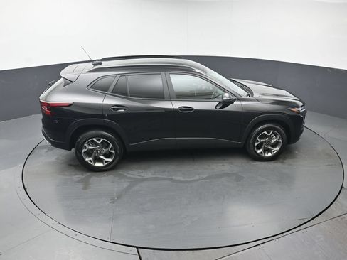 Used 2025 Chevrolet Trax LT FWD image 41