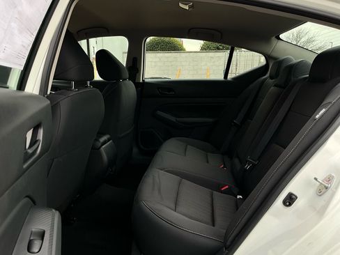 Used 2025 Nissan Altima 2.5 SV image 12