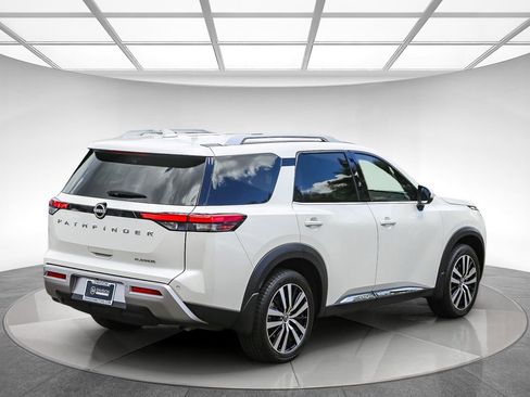 Used 2023 Nissan Pathfinder Platinum FWD image 4