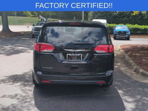 Used 2025 Chrysler Voyager LX FWD image 4