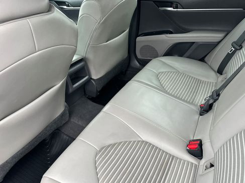 Used 2020 Toyota Camry SE image 4