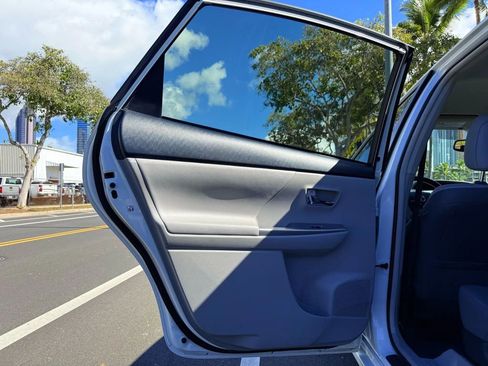 Used 2016 Toyota Prius V Three image 15