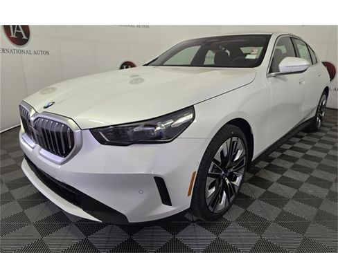 New 2025 BMW 530i xDrive w/ Premium Package image 5