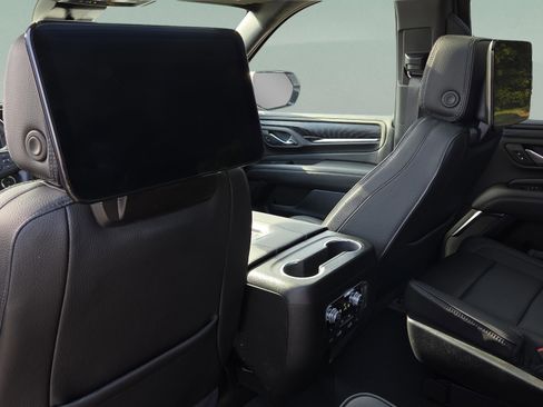 Used 2024 GMC Yukon Denali w/ Advanced Technology Package AWD/4WD image 12