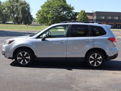 Used 2017 Subaru Forester 2.5i Premium w/ All-Weather Package AWD/4WD image 9