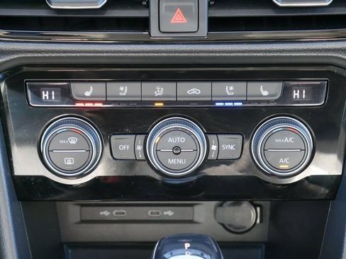 Used 2022 Volkswagen Taos SEL image 19