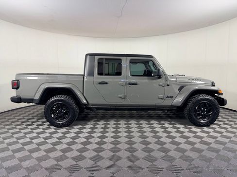 Used 2023 Jeep Gladiator Sport AWD/4WD image 7