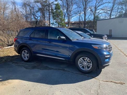 Used 2023 Ford Explorer XLT w/ Equipment Group 202A image 2