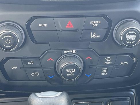 Used 2022 Jeep Renegade Latitude image 24