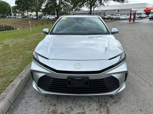 Used 2025 Toyota Camry LE w/ Convenience Package image 8