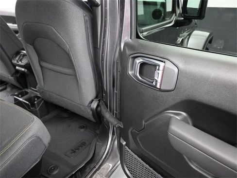 New 2025 Jeep Gladiator Sport image 19