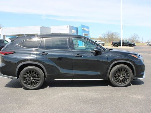 Used 2025 Toyota Highlander XSE image 11