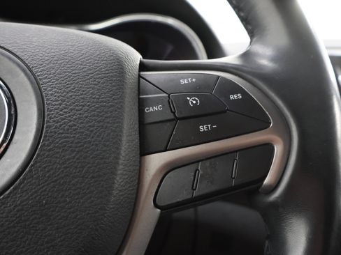 Used 2020 Jeep Grand Cherokee Altitude AWD/4WD image 13