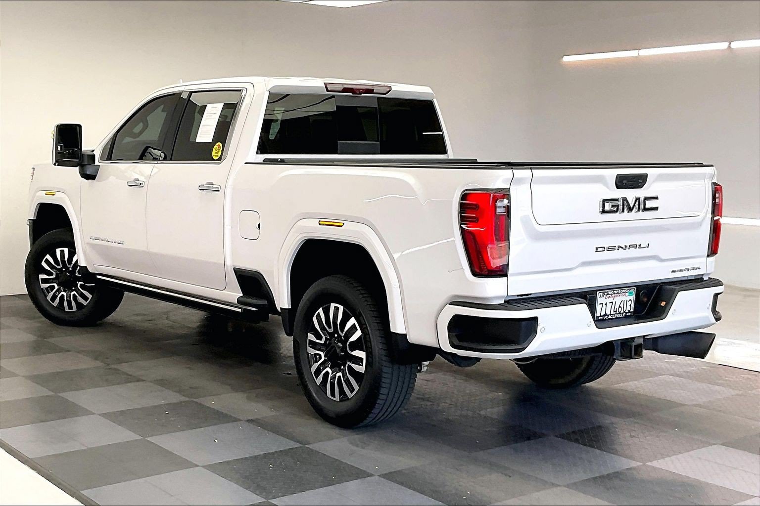 Used 2024 GMC Sierra 2500 Denali Ultimate AWD/4WD image 10